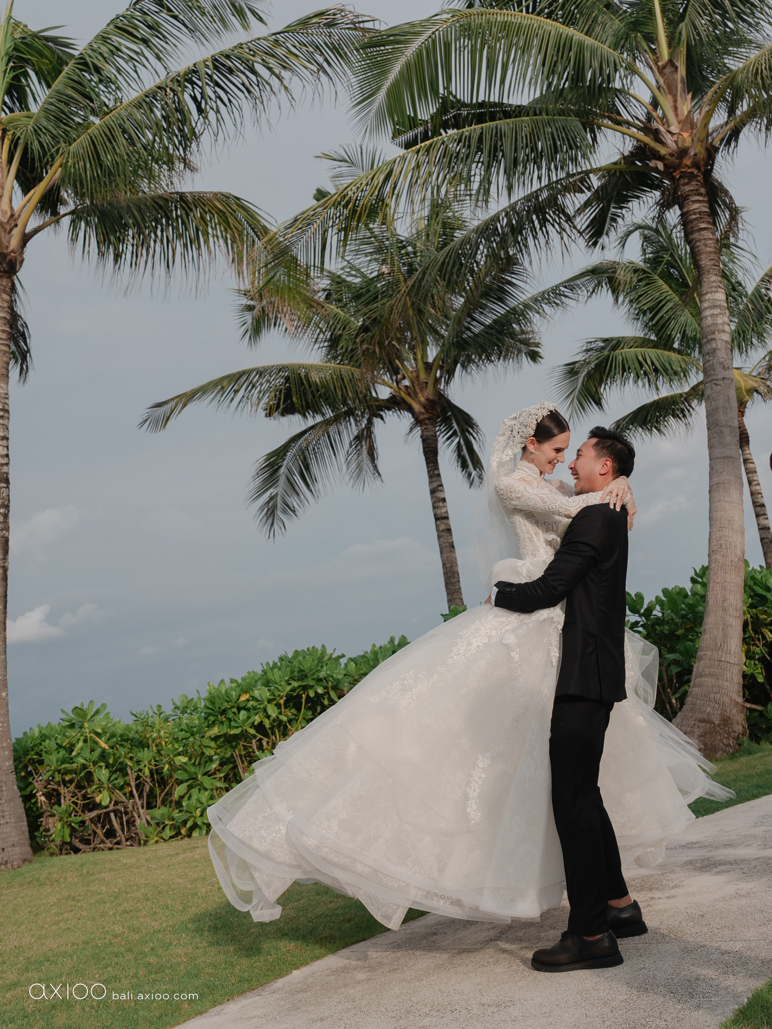 Axioo: Beyond The Spotlight